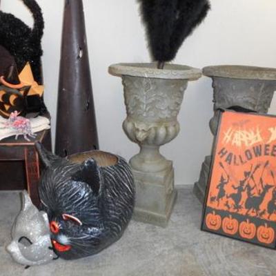 Lot 407 - Gargoyle Planters & Black Cat Halloween Decorations