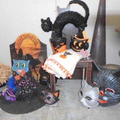 Lot 407 - Gargoyle Planters & Black Cat Halloween Decorations