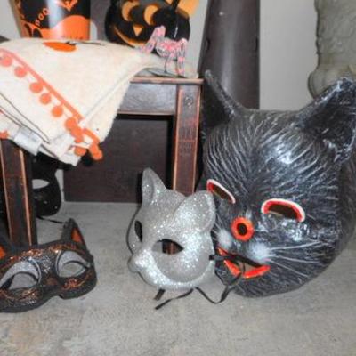 Lot 407 - Gargoyle Planters & Black Cat Halloween Decorations