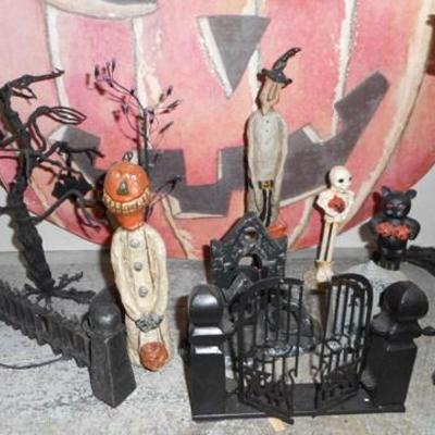 Lot 411 - Halloween Themed Miniatures & Pumpkin Sign