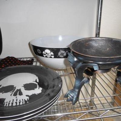 Lot 412 - Halloween Items w/ Psycho Clowns & Metro Rack Included