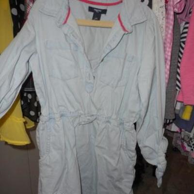 Lot 415 - All Sizes of Youth Girls Clothing & Extendable Clothes