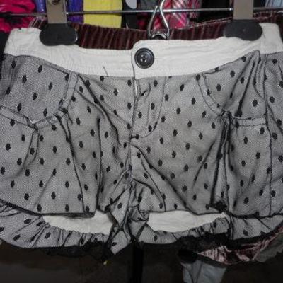 Lot 415 - All Sizes of Youth Girls Clothing & Extendable Clothes