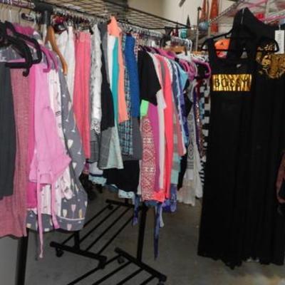 Lot 416 - Womens Clothing + Extendable Rolling Clothes Rack