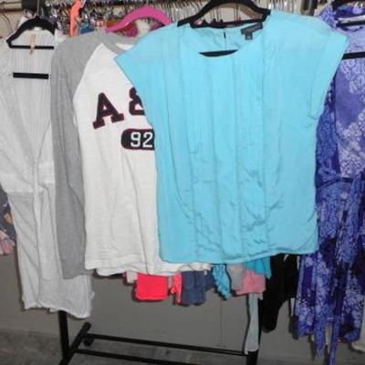 Lot 416 - Womens Clothing + Extendable Rolling Clothes Rack