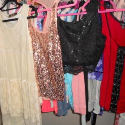 Lot 416 - Womens Clothing + Extendable Rolling Clothes Rack