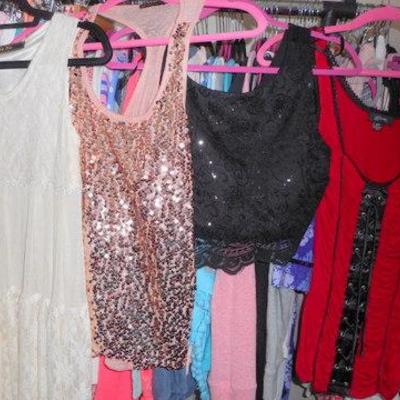 Lot 416 - Womens Clothing + Extendable Rolling Clothes Rack