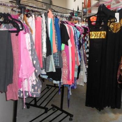 Lot 416 - Womens Clothing + Extendable Rolling Clothes Rack