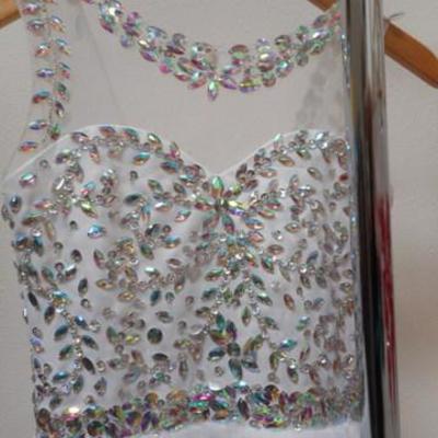 Lot 418 - 4 Gorgeous Party Gowns w/ Extendable Rolling Rack