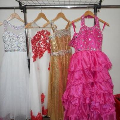 Lot 418 - 4 Gorgeous Party Gowns w/ Extendable Rolling Rack
