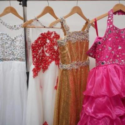 Lot 418 - 4 Gorgeous Party Gowns w/ Extendable Rolling Rack