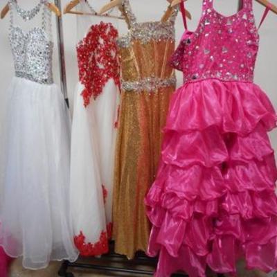 Lot 418 - 4 Gorgeous Party Gowns w/ Extendable Rolling Rack