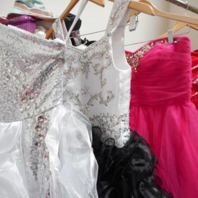 Lot 419 - Very Pretty Party Gowns / 4 total 