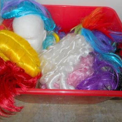 Lot 420 - Wigs & Hats