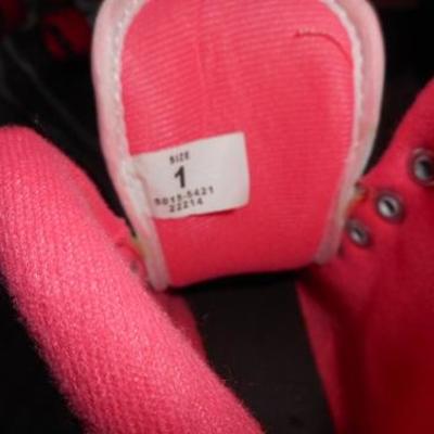 Lot 430 - Shoes, Shoe Rack & Roller Skates
