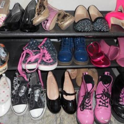 Lot 430 - Shoes, Shoe Rack & Roller Skates