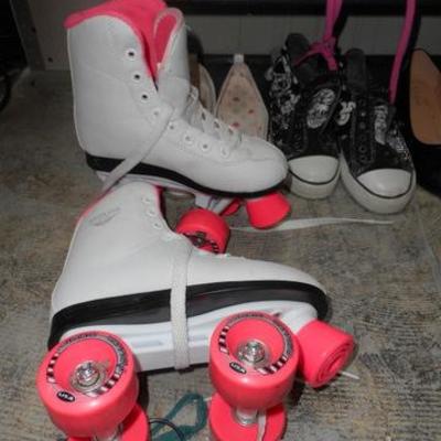 Lot 430 - Shoes, Shoe Rack & Roller Skates