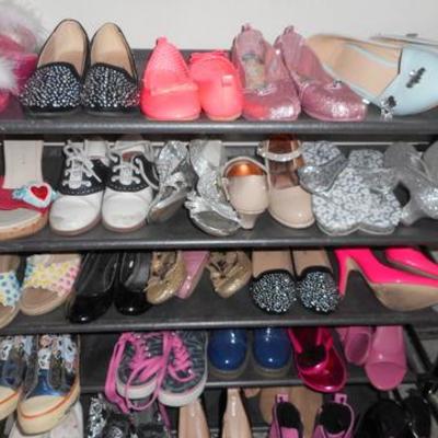 Lot 430 - Shoes, Shoe Rack & Roller Skates