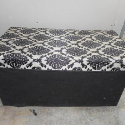 Lot 432 - Box of Belts & Scarves 