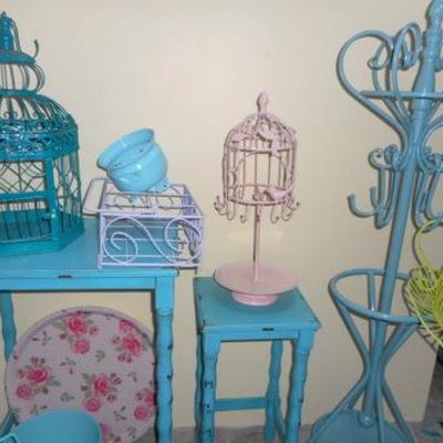 Lot 433 - Great Shabby Chic Tables / Decorative Vintage Items