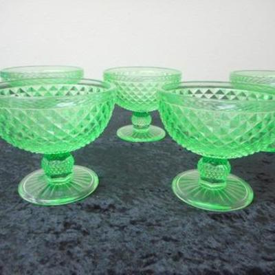 Lot 686 - 5 Lime Green Ice Cream Bowls 