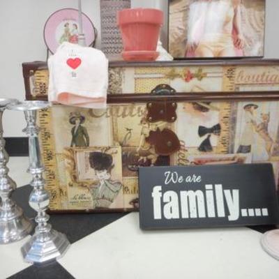 Lot 689 - Travel Trunk w/ Decor. Items