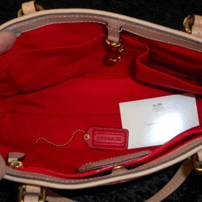 Lot 692 - Coach Purse/Handbag in Excellent Condition