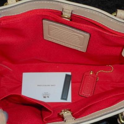 Lot 692 - Coach Purse/Handbag in Excellent Condition