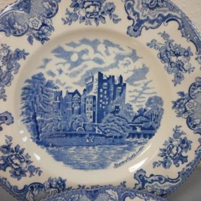 Lot 694 - 6 Dinner Plates by Johnson Brothers "Old Britain Castles" 
