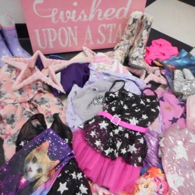 Lot 700 - Young Girls Clothing Lot