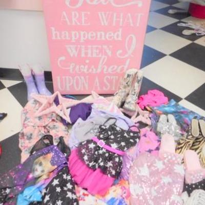 Lot 700 - Young Girls Clothing Lot