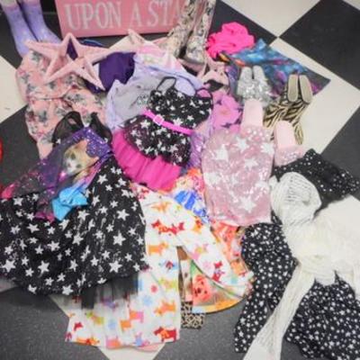 Lot 700 - Young Girls Clothing Lot