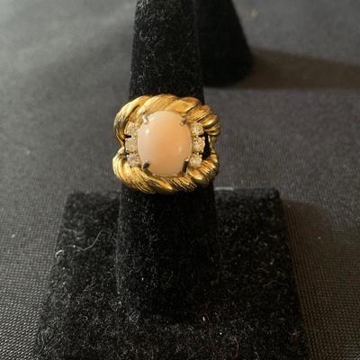 18k gold  and coral ring 