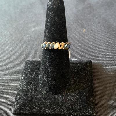 18k gold ring with sapphire and diamond