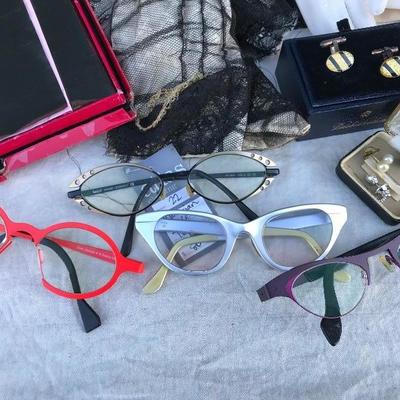 #152 - Large Lot of Antique Accessories