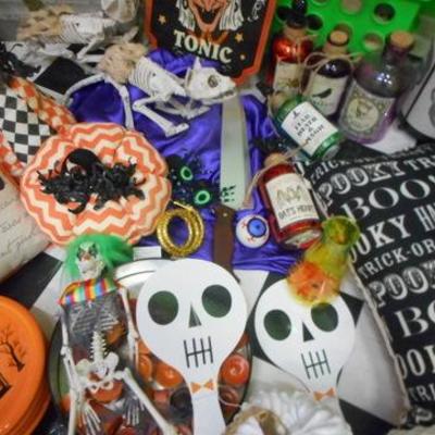 Lot 502 - Great Hanging Halloween Decoration + much more Halloween