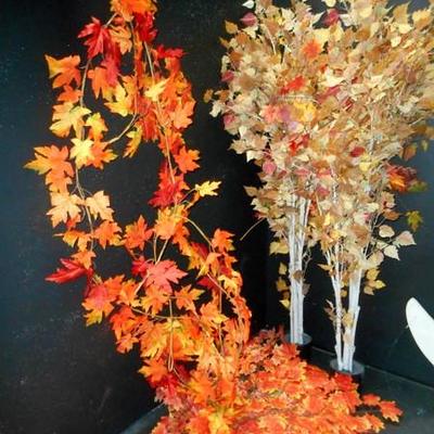 Lot 844 - Autumn Leaves - 2 Trees & Garland Strands & Extra Table Leaves
