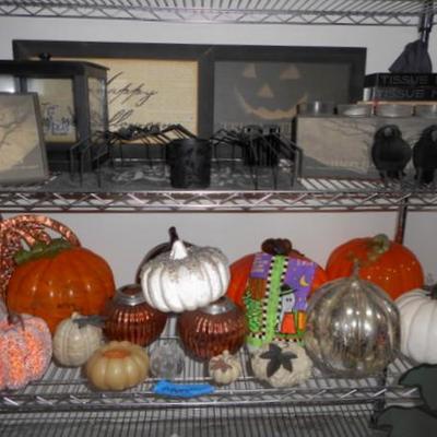 Lot 401 - Metro Rack Full - Pumpkin Decor, Dark Halloween & Valentines