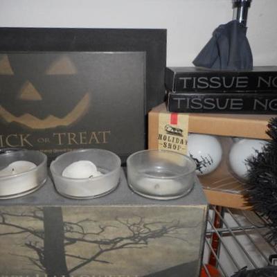 Lot 401 - Metro Rack Full - Pumpkin Decor, Dark Halloween & Valentines