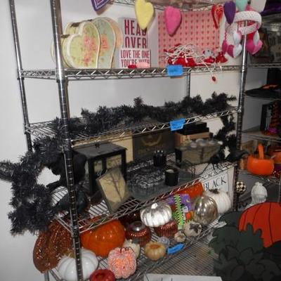 Lot 401 - Metro Rack Full - Pumpkin Decor, Dark Halloween & Valentines
