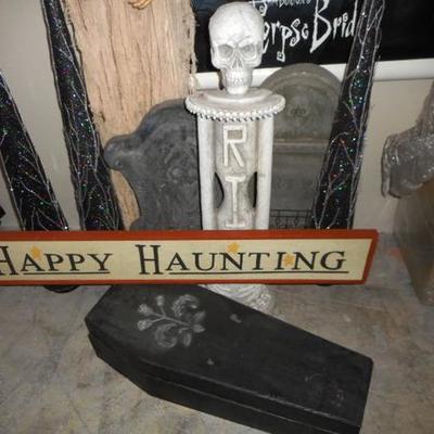 Lot 402 - Halloween Graveyard Decor