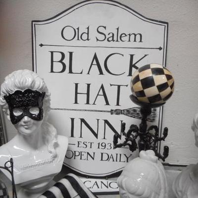 Lot 403 - Ghostly Halloween