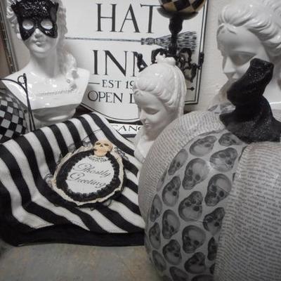 Lot 403 - Ghostly Halloween