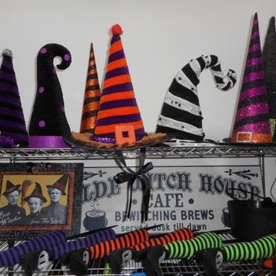 Lot 406 - Metro Rack & Halloween Goodies