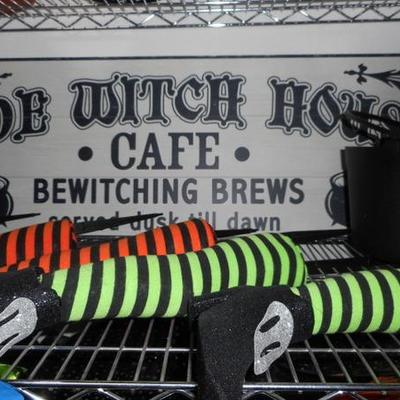 Lot 406 - Metro Rack & Halloween Goodies