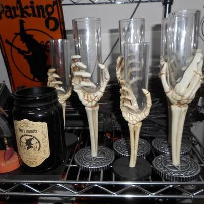 Lot 406 - Metro Rack & Halloween Goodies
