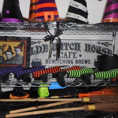 Lot 406 - Metro Rack & Halloween Goodies
