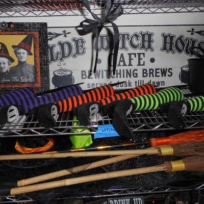 Lot 406 - Metro Rack & Halloween Goodies