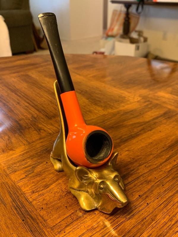 Scottie dog brass pipe holder with pipe