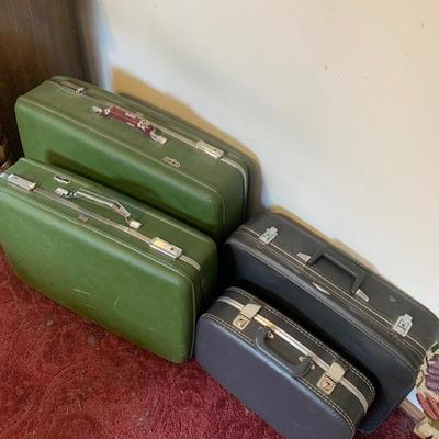 Vintage luggage lot 